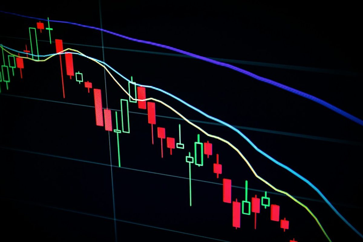 Layar grafik pergerakan bursa saham dan indeks keuangan moneter